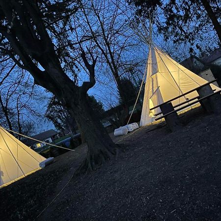 Chateau Moravany - Apartmany, Teepee A Wellness Ronov Nad Doubravou Ngoại thất bức ảnh