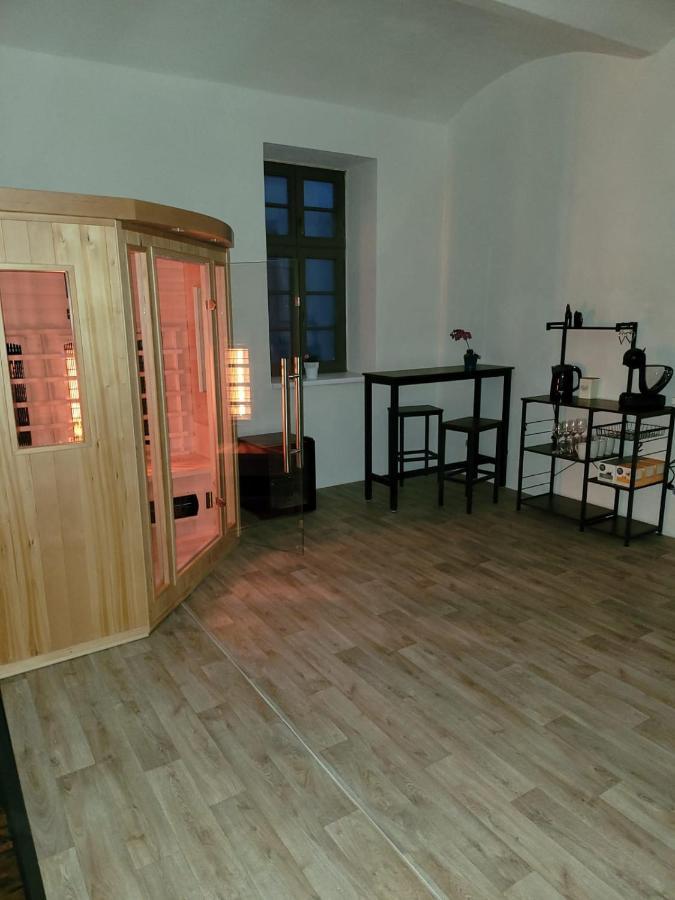 Chateau Moravany - Apartmany, Teepee A Wellness Ronov Nad Doubravou Ngoại thất bức ảnh