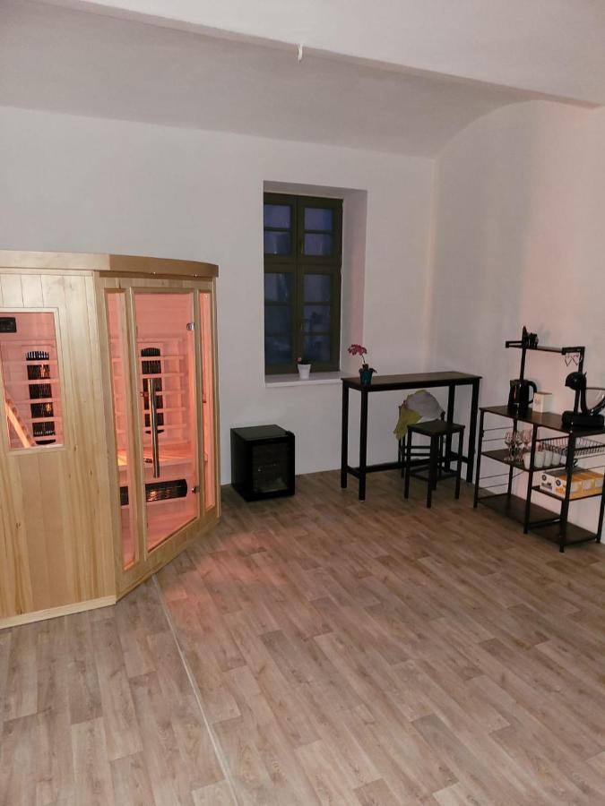 Chateau Moravany - Apartmany, Teepee A Wellness Ronov Nad Doubravou Ngoại thất bức ảnh