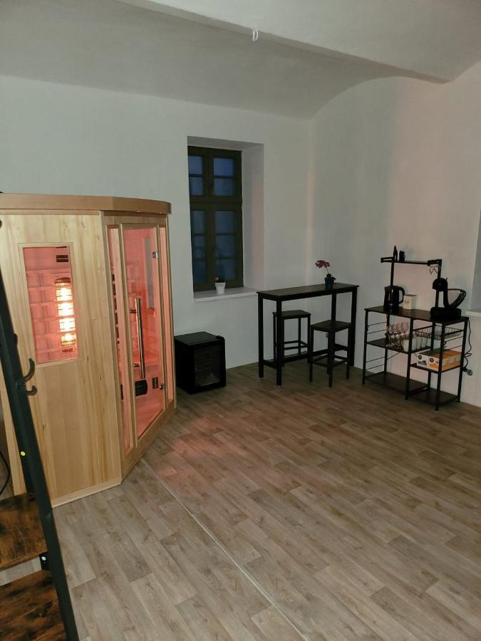 Chateau Moravany - Apartmany, Teepee A Wellness Ronov Nad Doubravou Ngoại thất bức ảnh