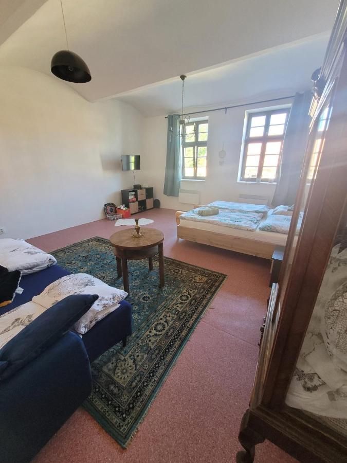 Chateau Moravany - Apartmany, Teepee A Wellness Ronov Nad Doubravou Ngoại thất bức ảnh
