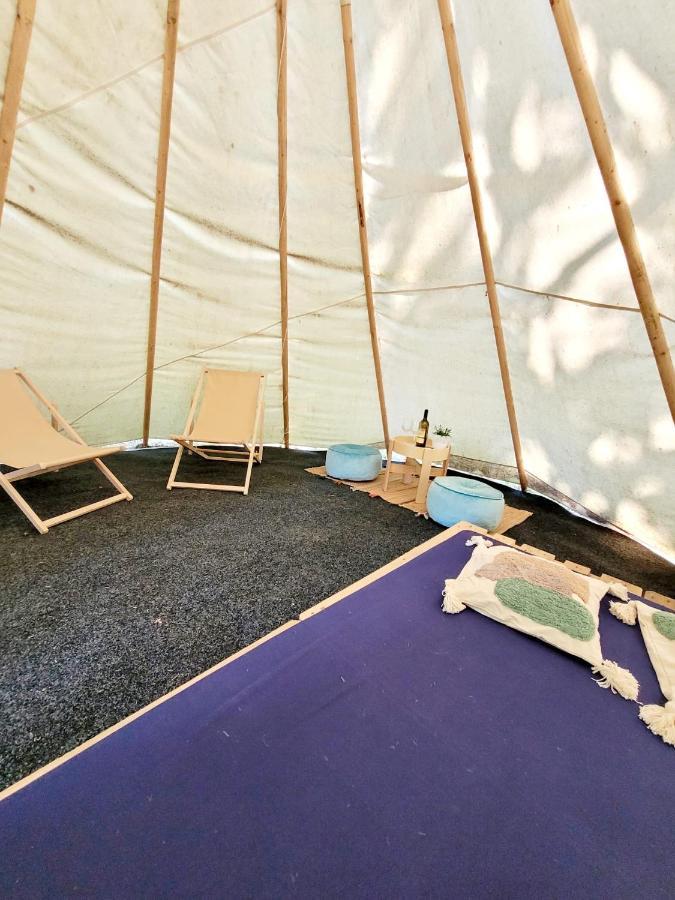 Chateau Moravany - Apartmany, Teepee A Wellness Ronov Nad Doubravou Ngoại thất bức ảnh
