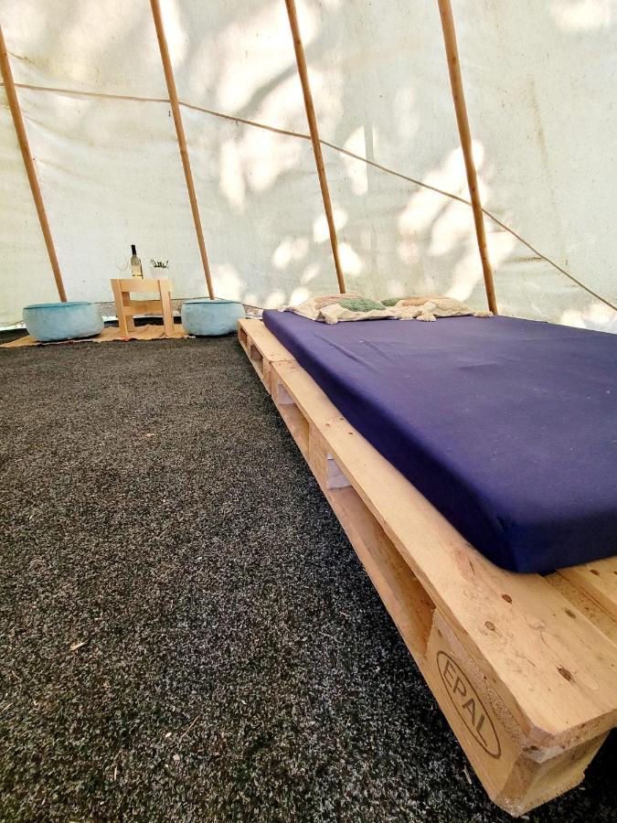 Chateau Moravany - Apartmany, Teepee A Wellness Ronov Nad Doubravou Ngoại thất bức ảnh