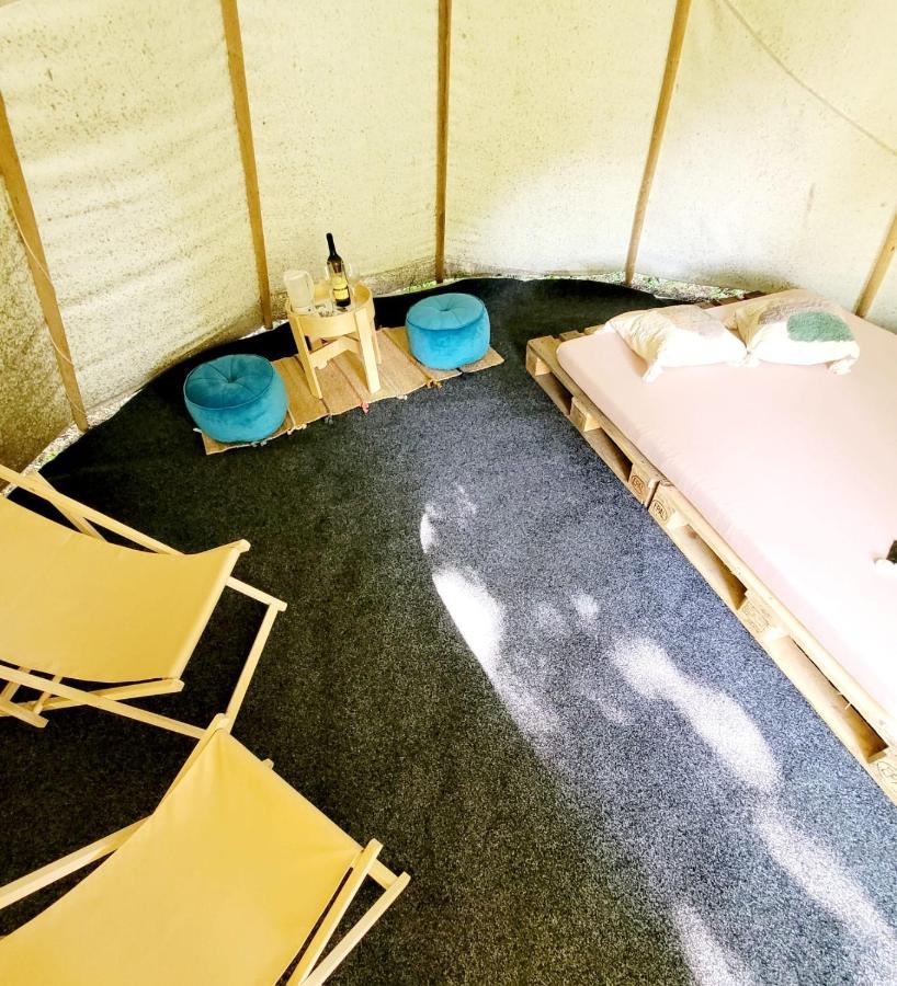 Chateau Moravany - Apartmany, Teepee A Wellness Ronov Nad Doubravou Ngoại thất bức ảnh
