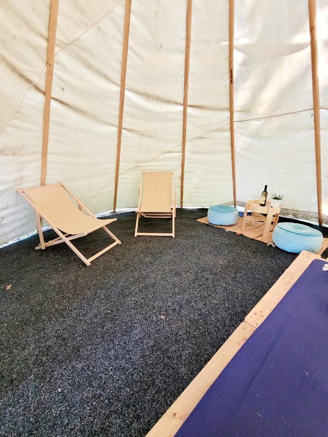 Chateau Moravany - Apartmany, Teepee A Wellness Ronov Nad Doubravou Ngoại thất bức ảnh